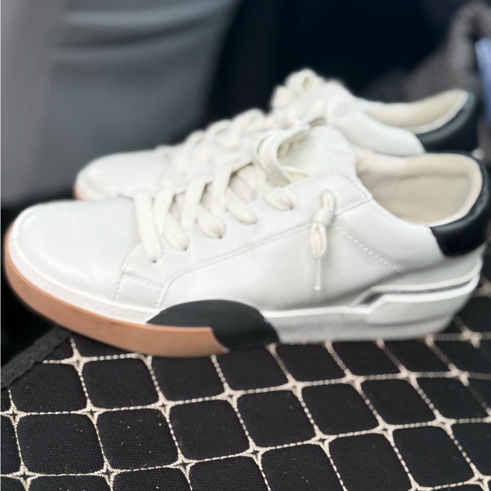 Dolce Vita Sneakers